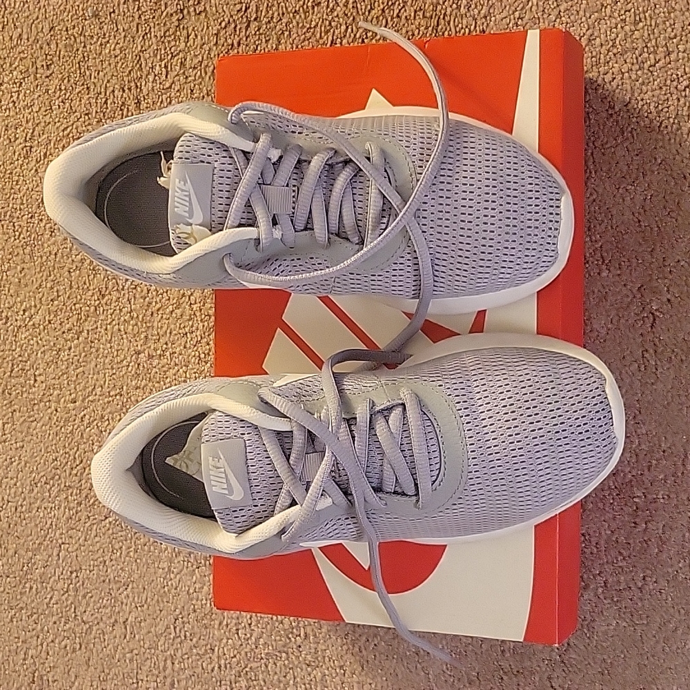 Nike women's tanjun 6.5 wide